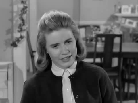 The Patty Duke Show S1E15 The Christmas Present